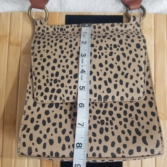 Universal Thread Cheata crossbody - Picture 7 of 8